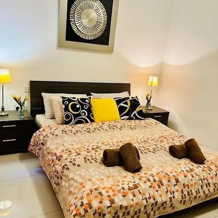 Spacious In The Heart Of St Julian's Appartement