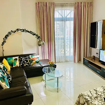 Spacious In The Heart Of St Julian's Appartement *