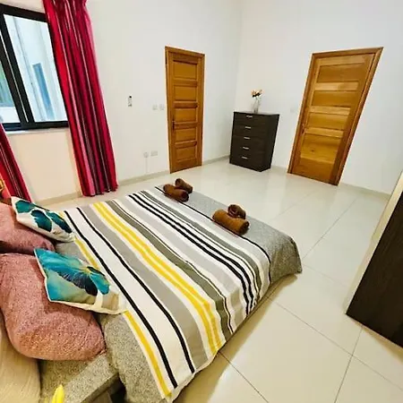 Spacious In The Heart Of St Julian's *