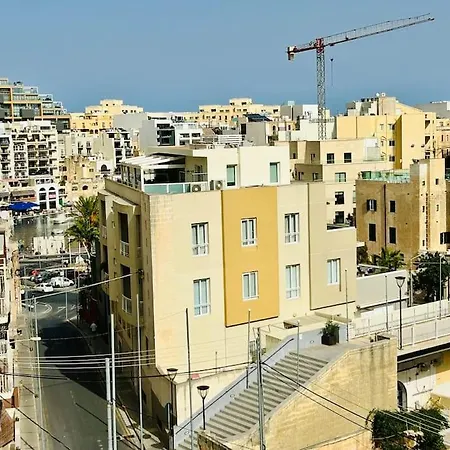 Spacious In The Heart Of St Julian's Appartement *