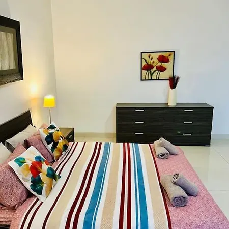 Spacious In The Heart Of St Julian's *