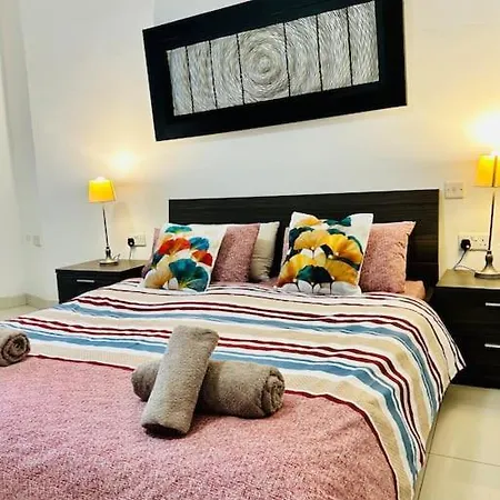Apartman Spacious In The Heart Of St Julian's *