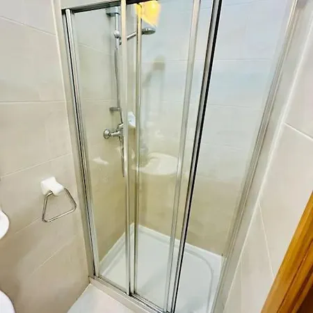 Spacious In The Heart Of St Julian's Apartman